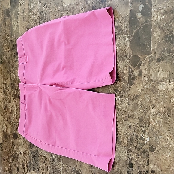 ❤️ Express Casual Editor Short - Picture 2 of 10